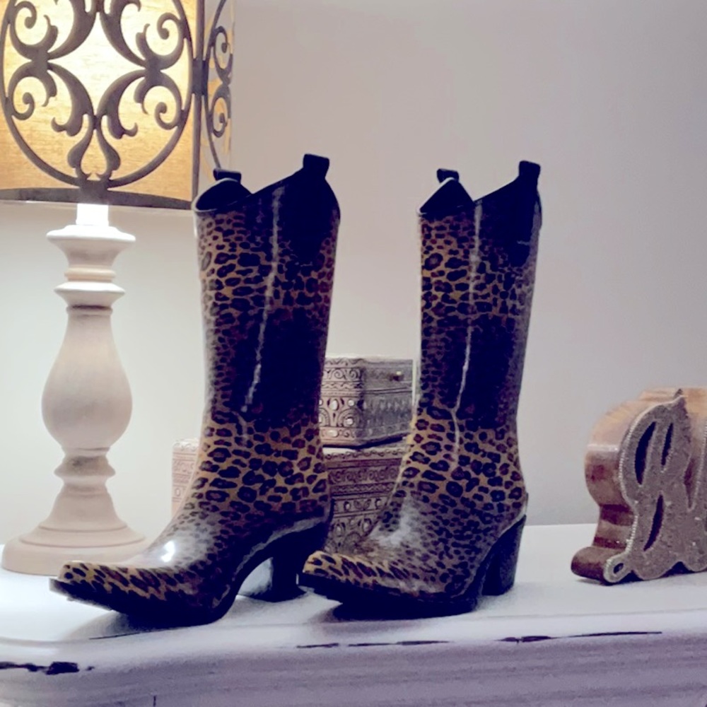 Corkys rain boots size 6